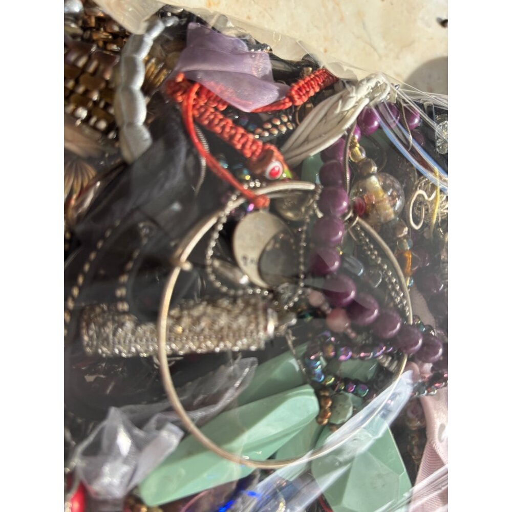4.1 pounds Mixed Jewelry Lot With Beaded Necklaces Bracelets & Earrings Assortme - Picture 4 of 14